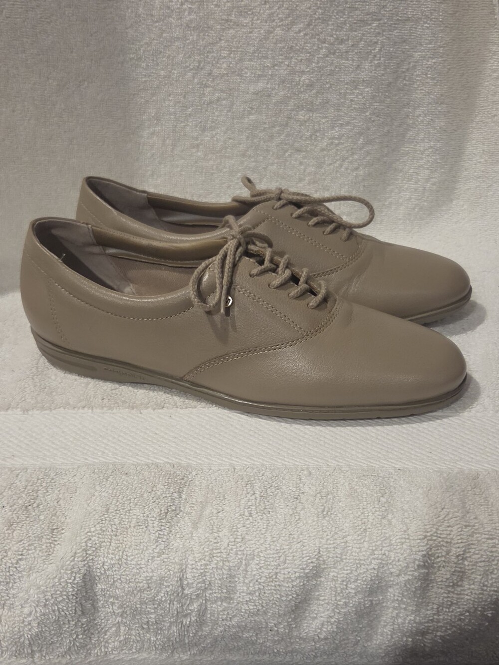 EASY SPIRIT ESMOTION WHEATFIELD LEATHER SHOES